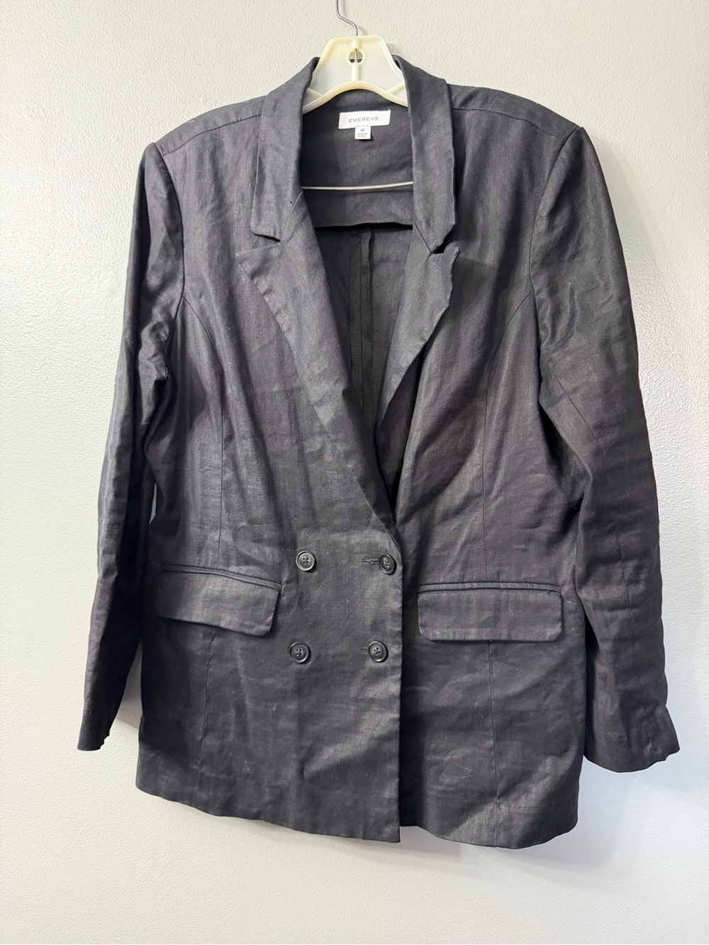 Evereve features a classic double-breasted button closure black linen blazer M